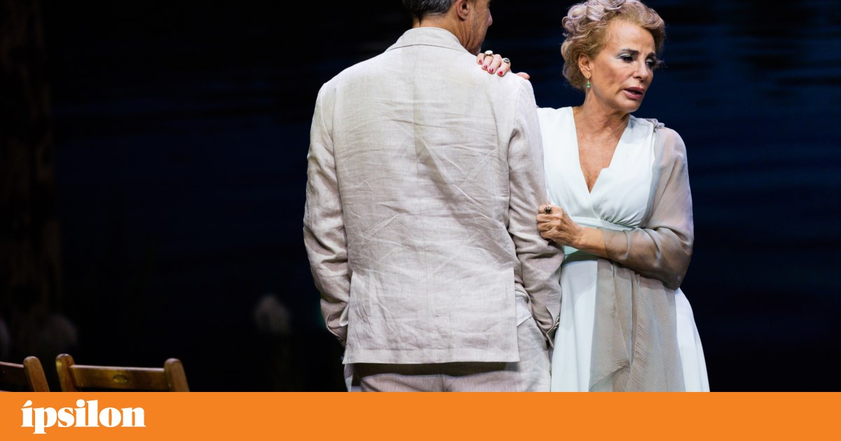 Alexandra Lencastre returns to Chekhov's 'bitter comedy'