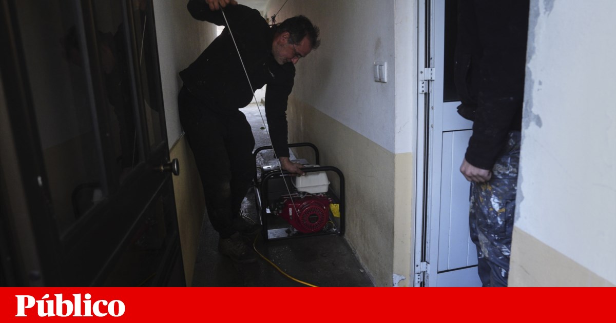 "I already dread the wind": from Ourém to Ferreira do Zêzere, generators are shared and people fetch water from the spring