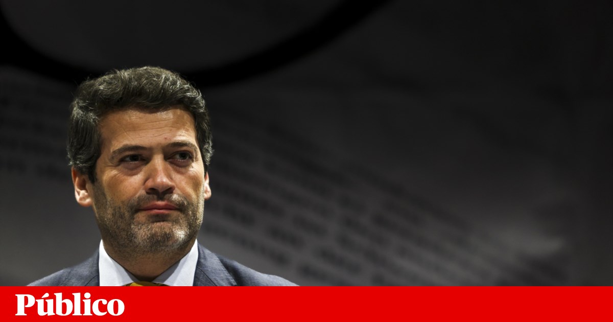 Ventura lashes out at Seguro in debate where placard defending 25 April provoked tension