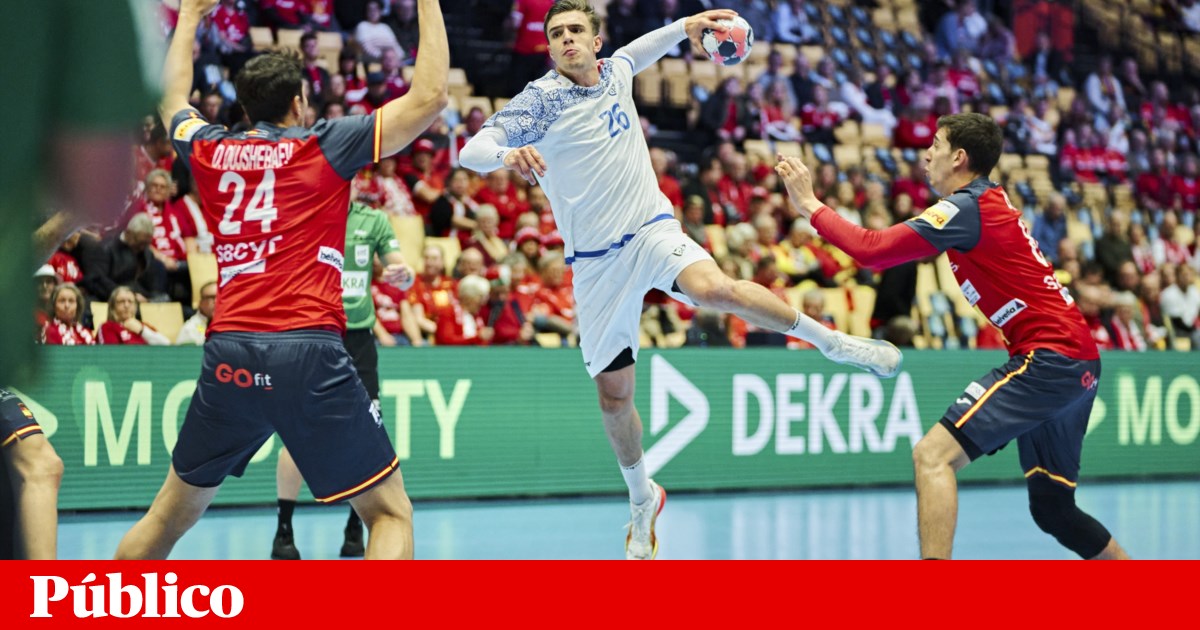 Francisco Costa named Best Young Player and Salvador Salvador Best Defender at the European Handball Championship