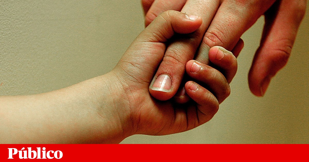 PSP investiga denúncia de maus tratos em creche de Lisboa que motivou revolta de pais | Crianças PSP investiga denúncia de maus tratos em creche de Lisboa que motivou revolta de pais | Crianças