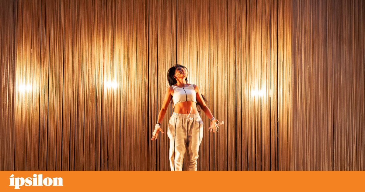 A violência e o humor por Zahy Tentehar, entre uma reserva indígena e a cidade grande | Teatro A violência e o humor por Zahy Tentehar, entre uma reserva indígena e a cidade grande | Teatro