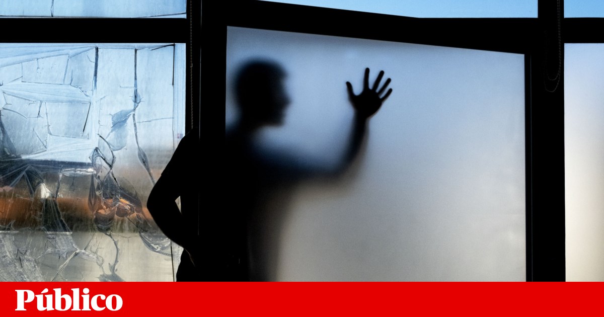 Proibir roupas ou conversas: 65% dos rapazes não consideram estas práticas violência | Violência no namoro Proibir roupas ou conversas: 65% dos rapazes não consideram estas práticas violência | Violência no namoro