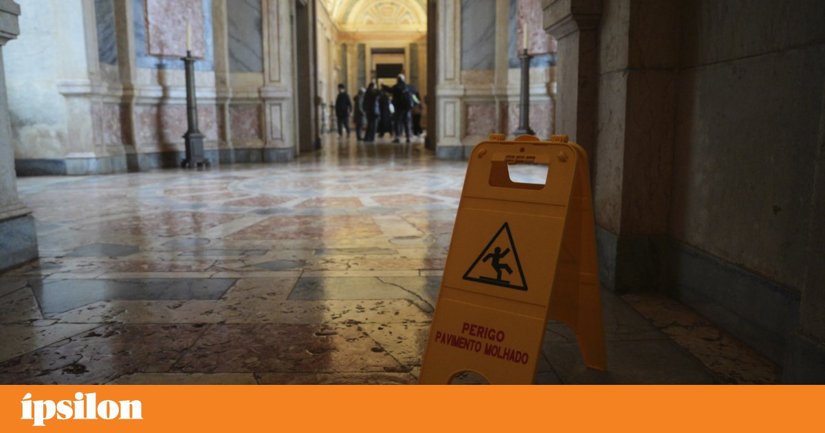 Ministra da Cultura compromete-se com mais financiamento para o Palácio de Mafra | Património Ministra da Cultura compromete-se com mais financiamento para o Palácio de Mafra | Património