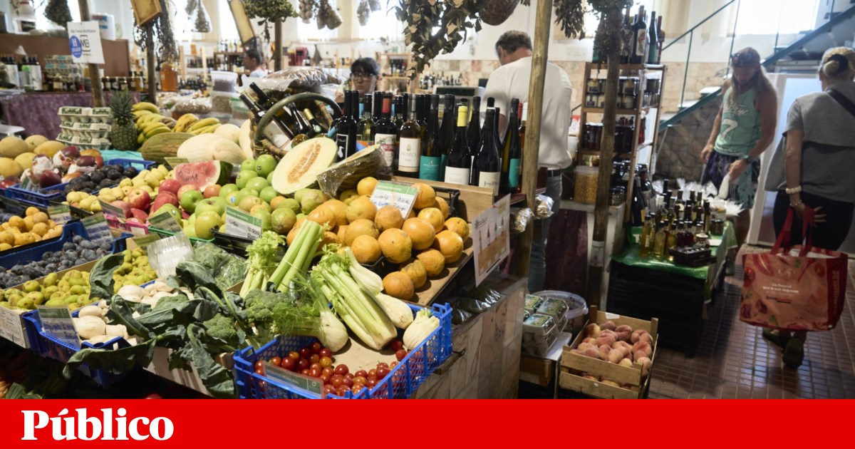 Food prices rise, worsening inflation to 2.1% in February