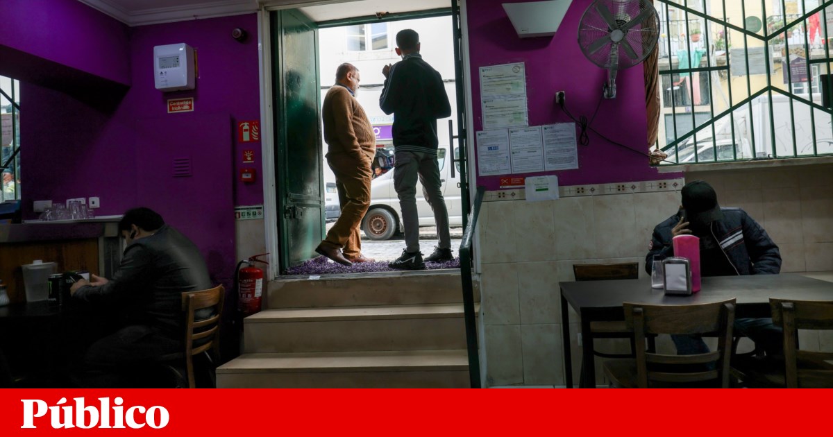Open-air drug sales drive people away from Rua do Benformoso and worry shopkeepers
