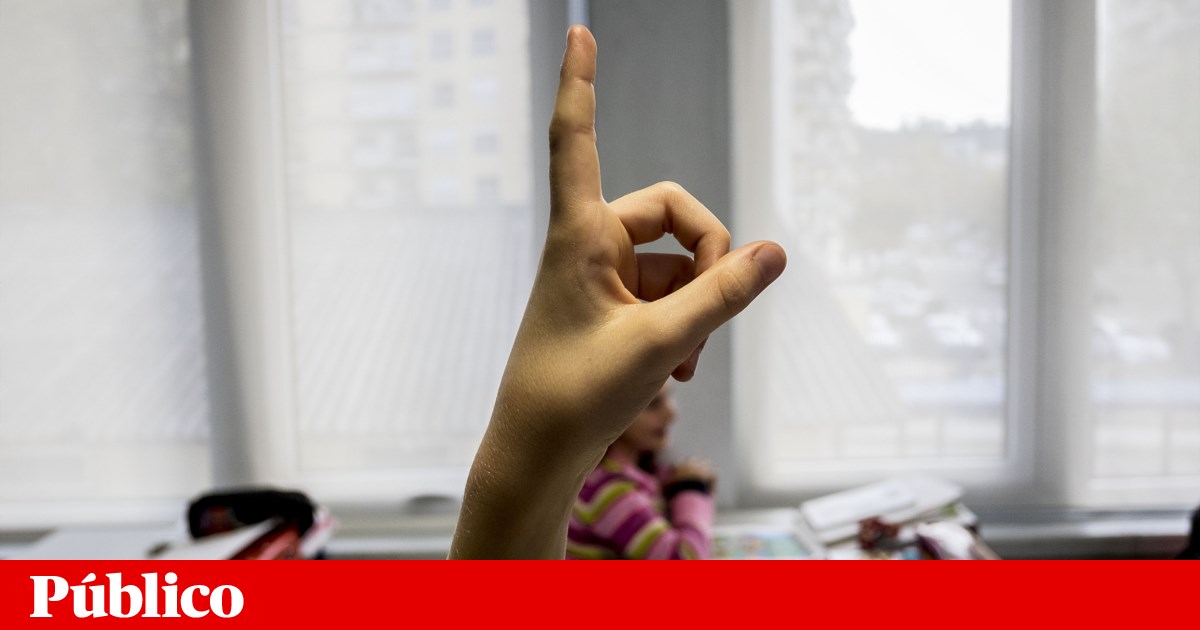 “We haven't seen a penny”: student teachers in private schools have yet to receive their grant