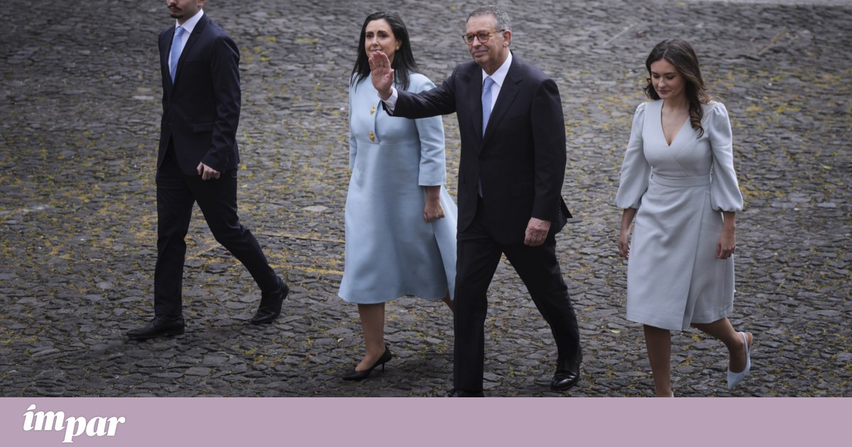 Seguro and family coordinate outfits upon arrival at Belém. First Lady does not wear Portuguese