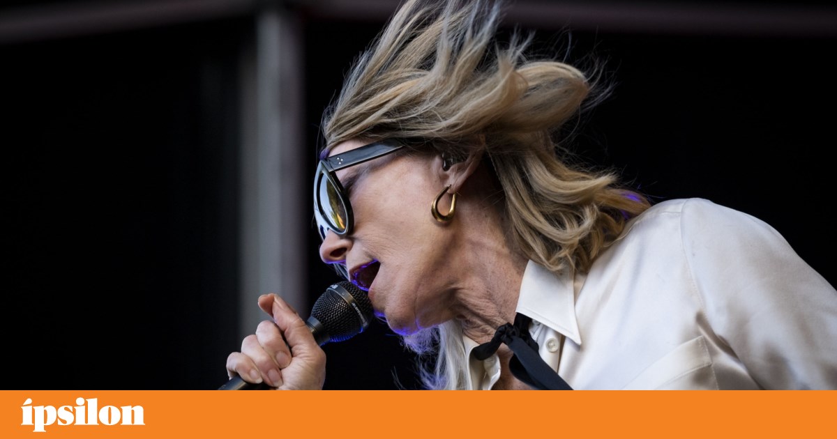 Between irritation and satire, Kim Gordon strikes again with a tumultuous Play Me