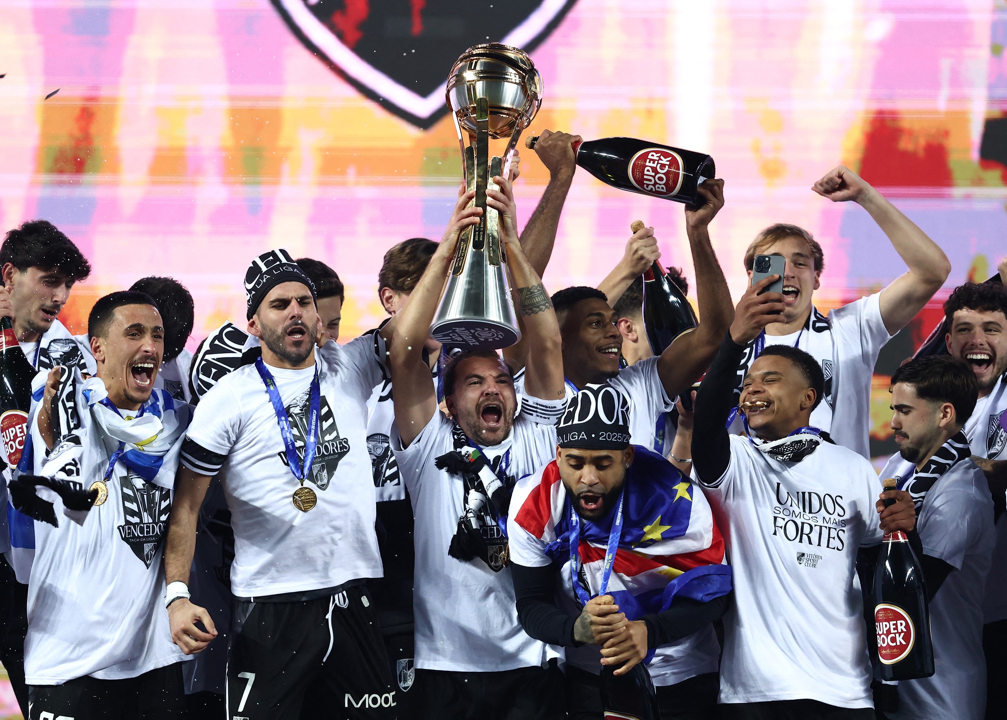 Luís Pinto deixa V. Guimarães dois meses após vencer Taça da Liga