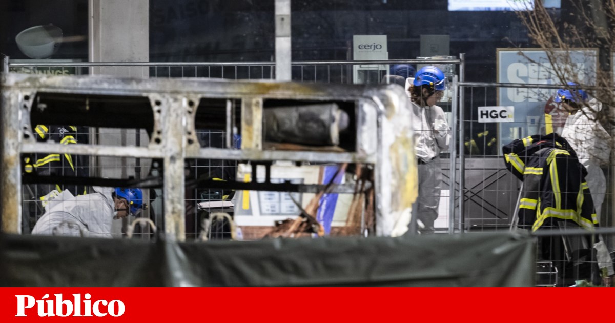 Pelo menos seis mortos em incêndio em autocarro na Suíça | Suíça Pelo menos seis mortos em incêndio em autocarro na Suíça | Suíça