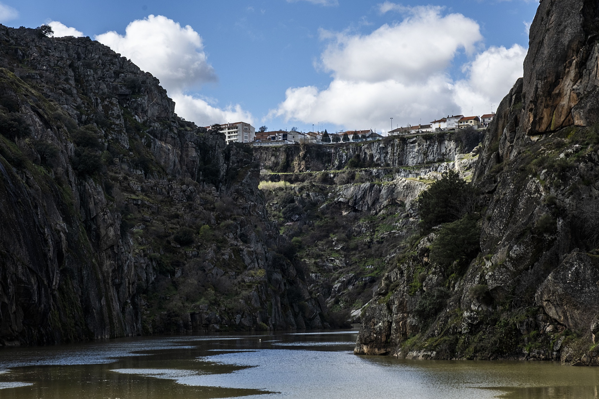 ROTEIRO PELO CONCELHO DE MIRANDA DO DOURO
VIAGEM NO CRUZEIRO AMBIENTAL PELAS ESCARPAS DO RIO DOURO