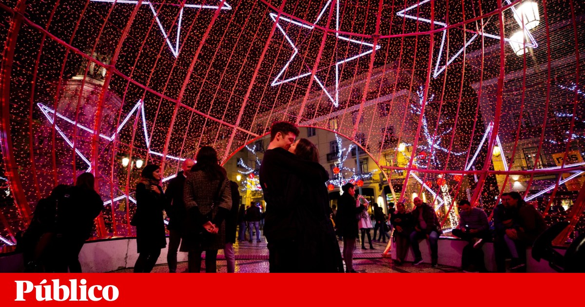 Four arrested in alleged corruption scheme involving Christmas lights