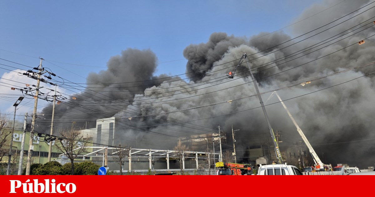 Dez mortos e 59 feridos em incêndio numa fábrica automóvel da Coreia do Sul | Coreia do Sul Dez mortos e 59 feridos em incêndio numa fábrica automóvel da Coreia do Sul | Coreia do Sul
