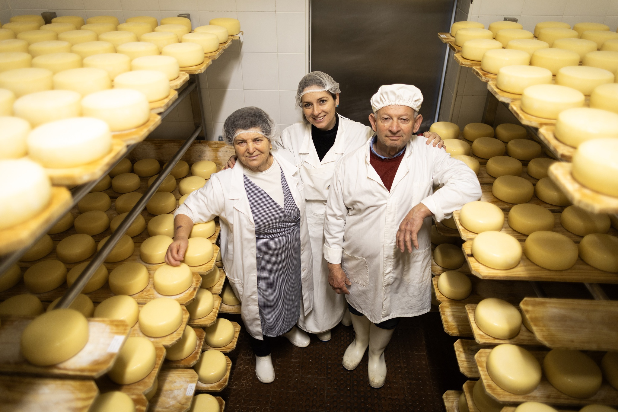 neg - 27 FEVEREIRO 2026 - casal dE velhinhos em Oliveira de Azeméis, OSSELA, que se dedica a fabricar um queijo sem aditivos nem conservantes, de forma artesanal