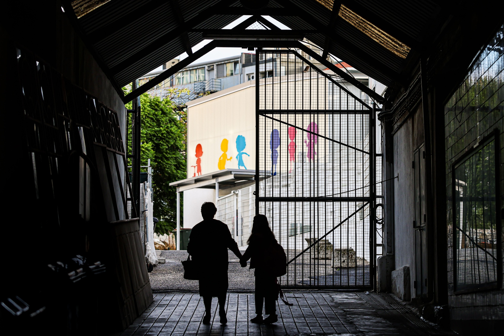 Daniel Rocha - 20 Outubro 2025 - PORTUGAL, Lisboa - Pais de alunos do 1.º ciclo da Escola Básica Rainha Santa Isabel, falam sobre a falta de professores na escola e estão preocupados com soluções temporárias (turmas com alunos de diferentes anos, entre outras), que podem tornar-se definitivas. A escola pertence ao Agrupamento de Escolas Padre Bartolomeu de Gusmão, em Lisboa