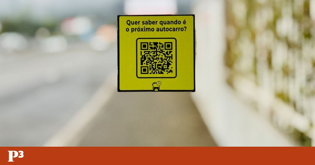 How much longer? Father spreads QR codes around Sintra to help his daughter (and everyone else) know bus schedules