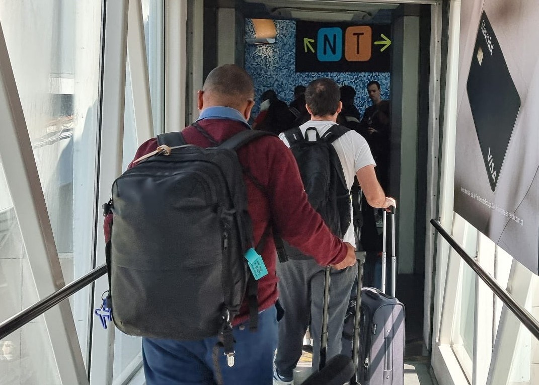 Three passengers from São Paulo flight detained in Lisbon. Police reinforce security