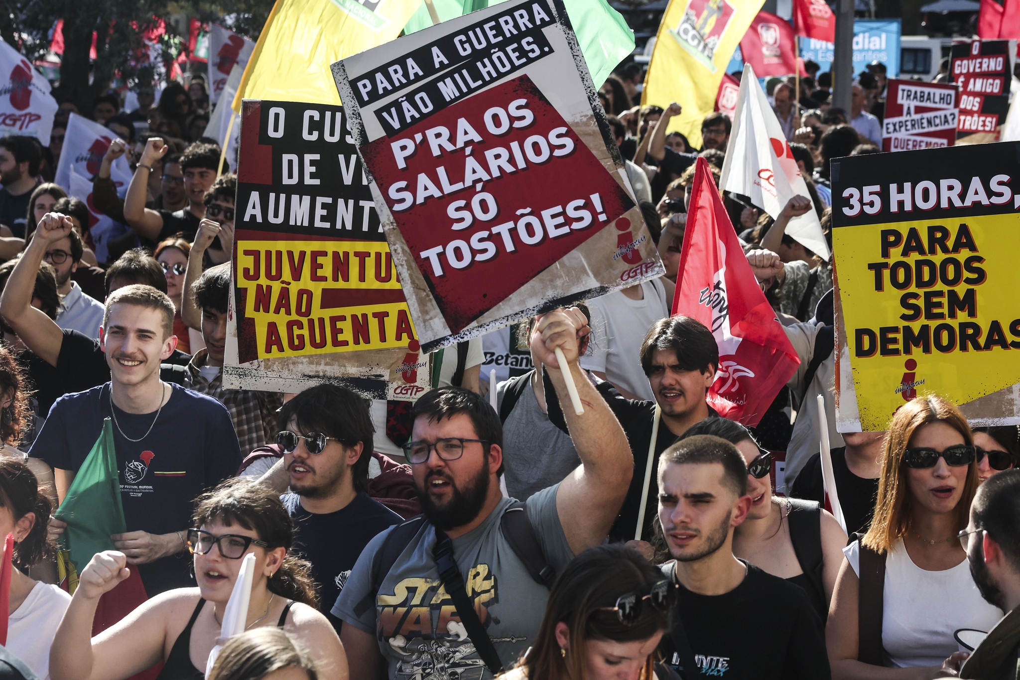 Muitas centenas de jovens na rua contra pacote laboral e precariedade que se eterniza