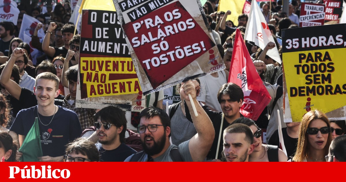 Hundreds of young people take to the streets against labour package and perpetual precariousness