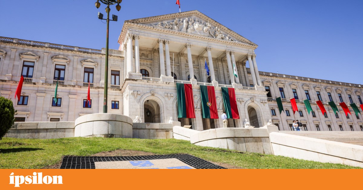 Floral coats of arms are back, now at the Assembly of the Republic