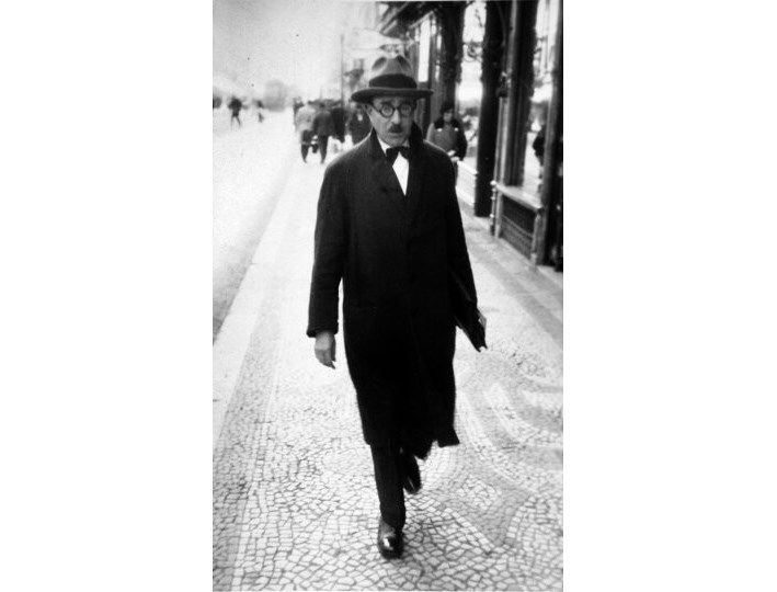 Does Pessoa exist?