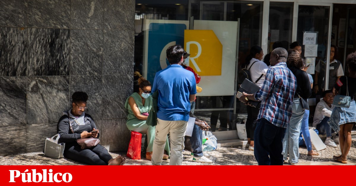Registry union gives Government 10 days to analyse proposal and does not rule out strike