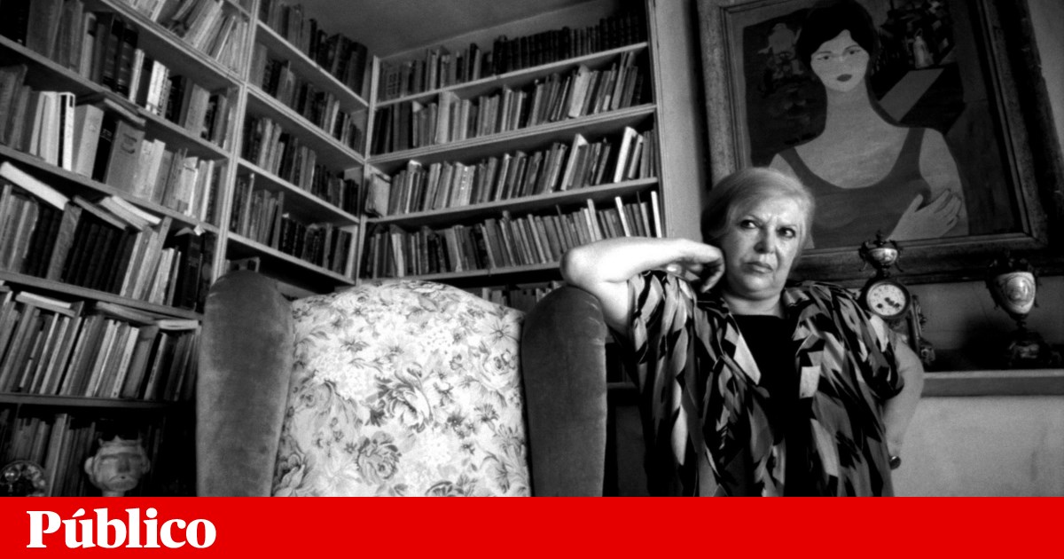 Natália Correia statue vandalized with Nazi symbols