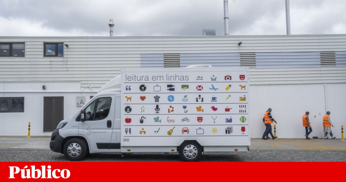Mobile library in Santa Maria da Feira factories: “Nothing better than books coming to us”