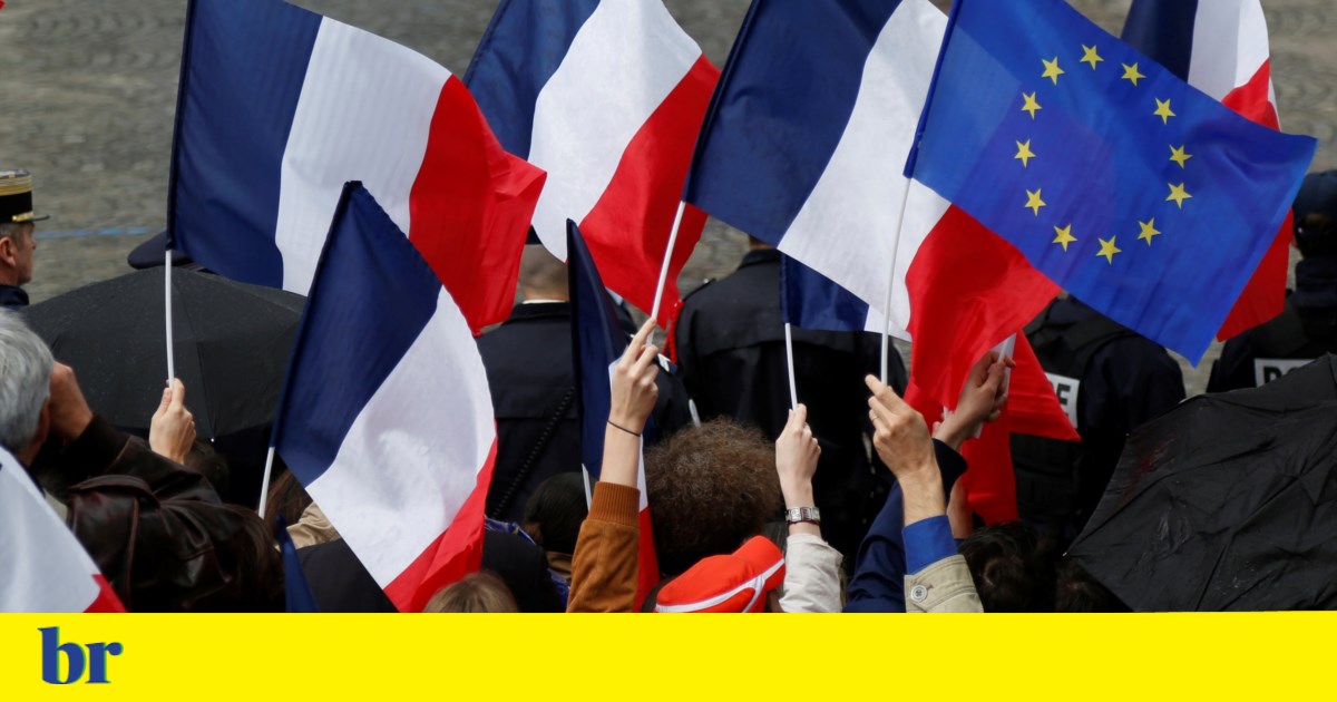 France follows Spain and streamlines residency processes for 930,000 immigrants