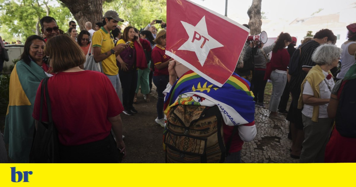 Gallery: Pro- and anti-Lula demonstrations mark the Brazilian president's visit to Portugal - Público