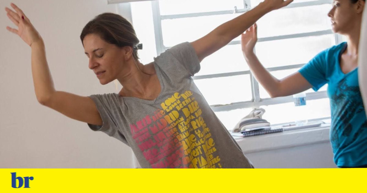 Brazilian woman promotes biodanza in Portugal: “We practice affection a lot” - Público