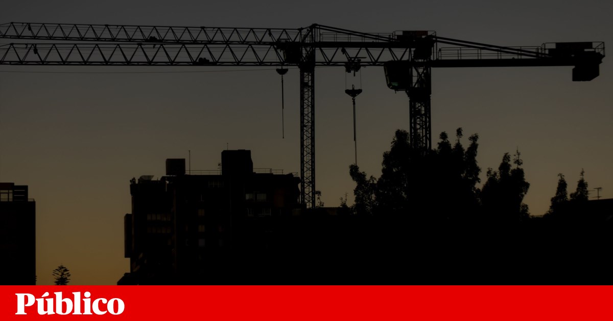 Crane collapse causes one death in Coimbra