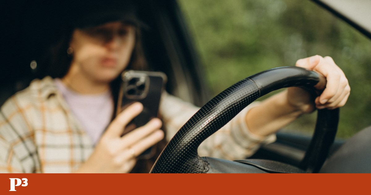 With social media and screen addiction, GNR fines 57 drivers per day for mobile phone use