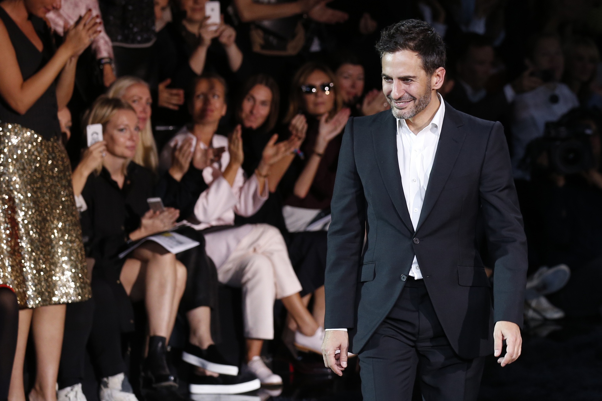 U.S. designer Marc Jacobs appears at the end of his Spring/Summer 2014 women's ready-to-wear fashion show for French fashion house Louis Vuitton during Paris fashion week October 2, 2013. REUTERS/Benoit Tessier (FRANCE - Tags: FASHION)