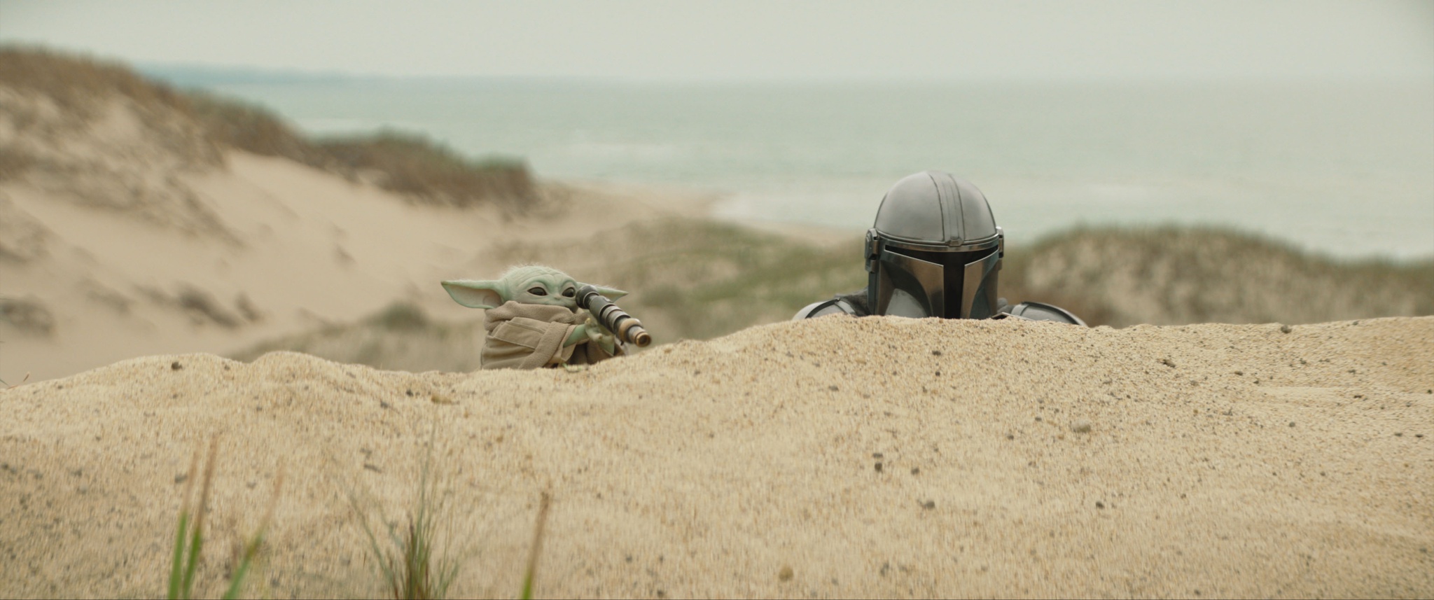 (L-R) Grogu and Mandalorian (Pedro Pascal) in Lucasfilm's THE MANDALORIAN & GROGU. Photo courtesy of Lucasfilm. © 2025 Lucasfilm Ltd™. All Rights Reserved.