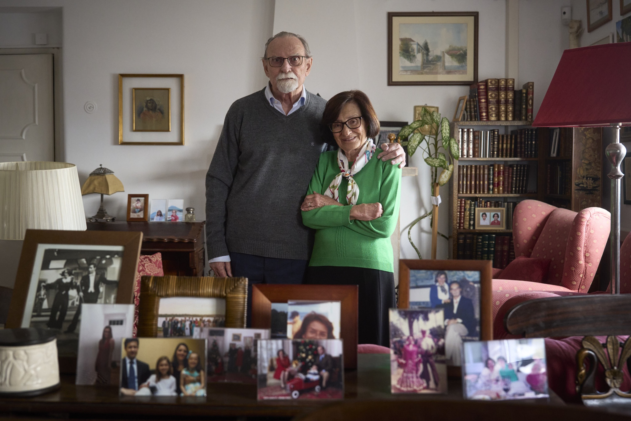 RG Rui Gaudêncio - 4 Maio 2026 - Portugal, Lisboa - Editor Zeferino Coelho e a escritora Ana Maria Magalhães, fotografados em sua casa em Lisboa para trabalho sobre casais. Público
