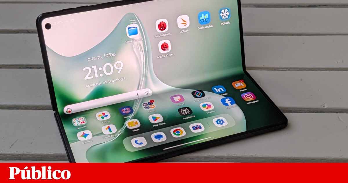Motorola Razr Fold em teste: um dobrável que apetece agarrar e que vem bem acompanhado