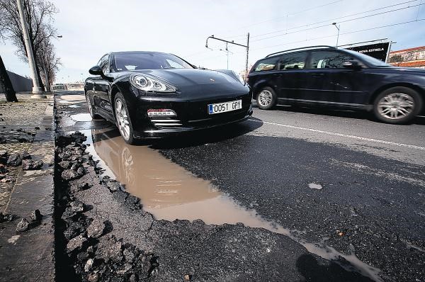 Resultado de imagem para BURACOS RUAS DE LISBOA