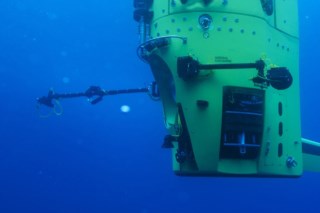 James Cameron oferece submersível com que mergulhou na fossa das