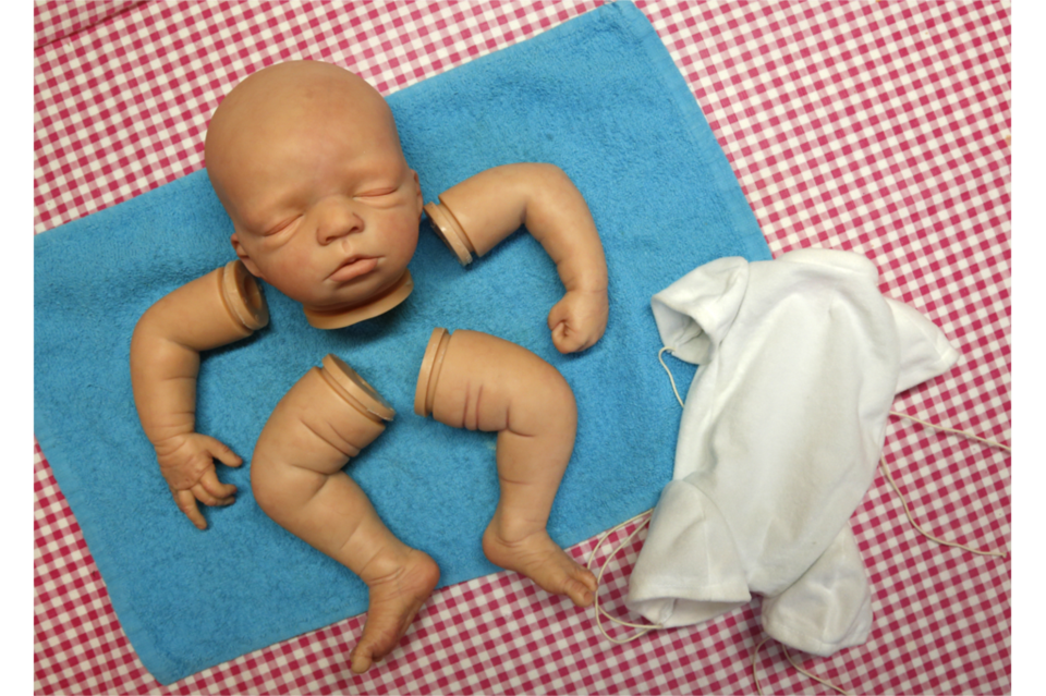 Comprar Bebé Reborn Tiago 40 cm c/ cobertor e ursinho de Arias