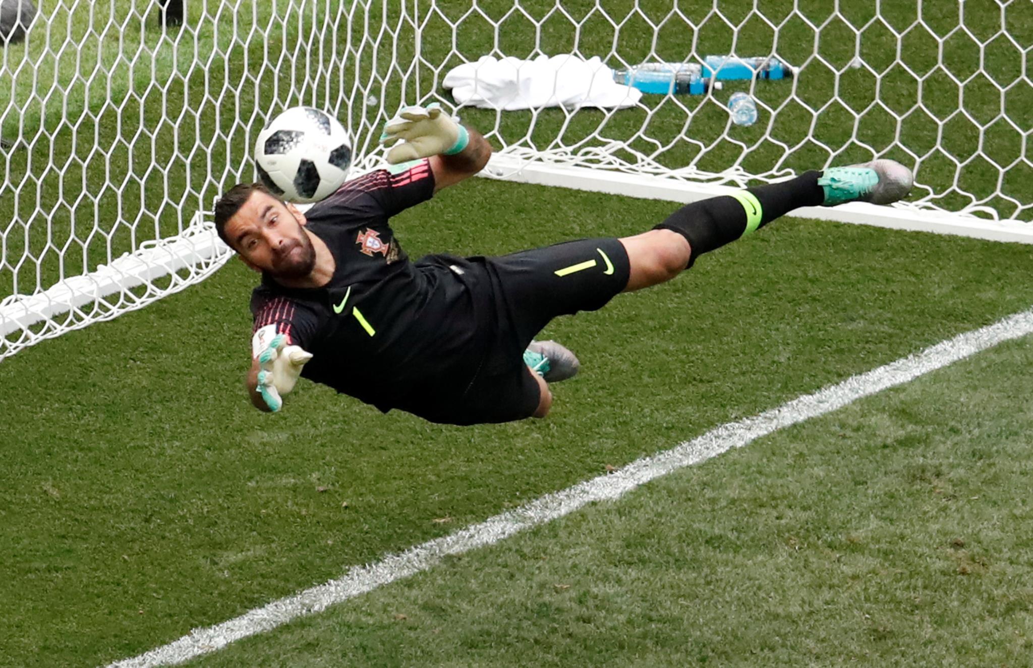 Cristiano Ronaldo iguala recorde mundial de jogos por seleção ao entrar em  campo contra o Marrocos