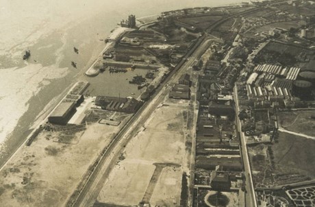 Fotografia aérea sobre a doca do Bom Sucesso, entre 1930 e 1932
