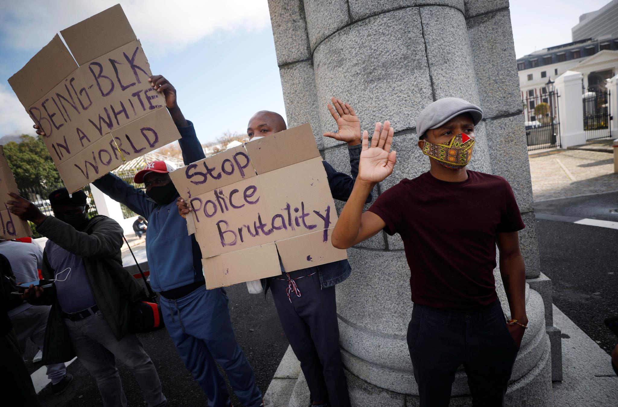 Por que as pessoas se ajoelham durante os protestos contra racismo policial  nos EUA?, Mundo