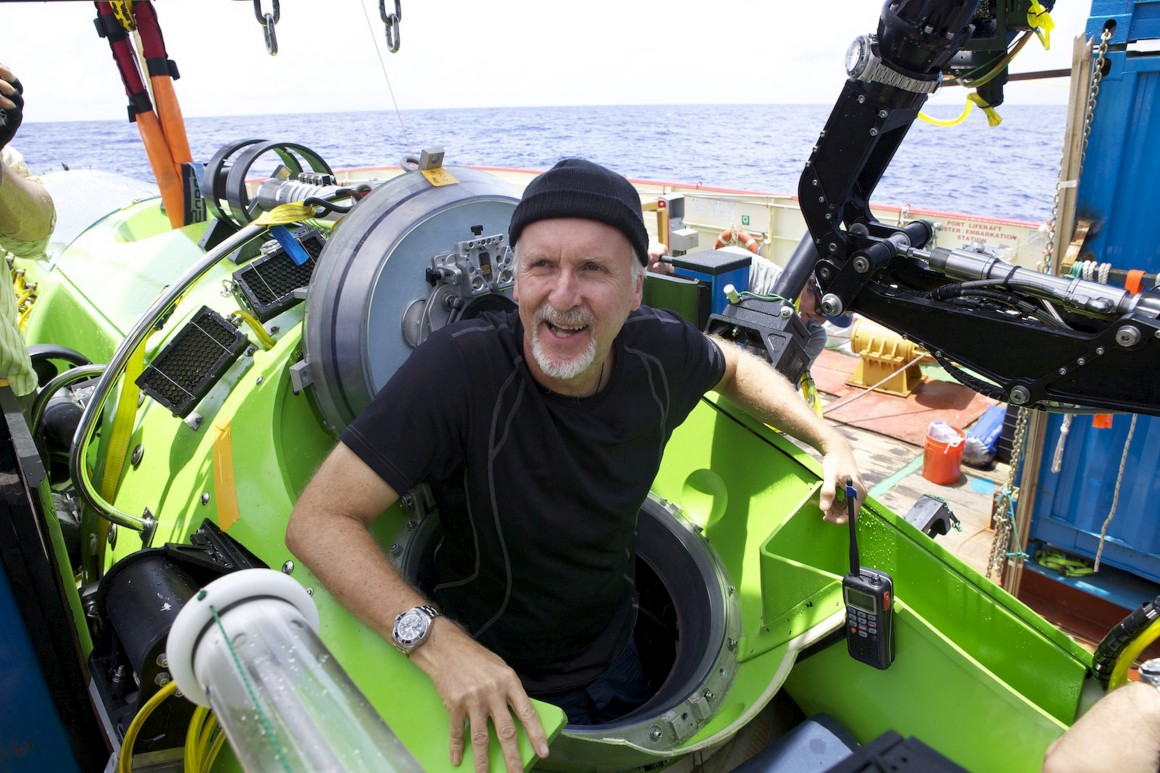 James Cameron oferece submersível com que mergulhou na fossa das