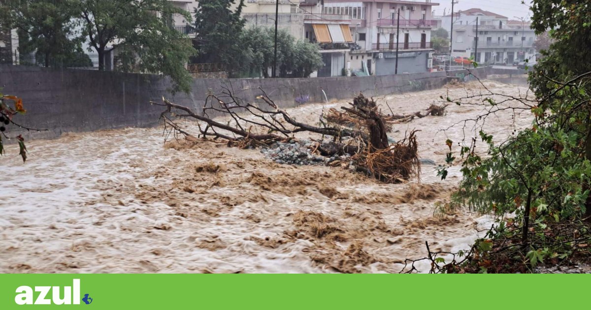 Europe with two-sided weather: heat in UK, deluge in Greece | Blue Europe with two-sided weather: heat in UK, deluge in Greece | Blue