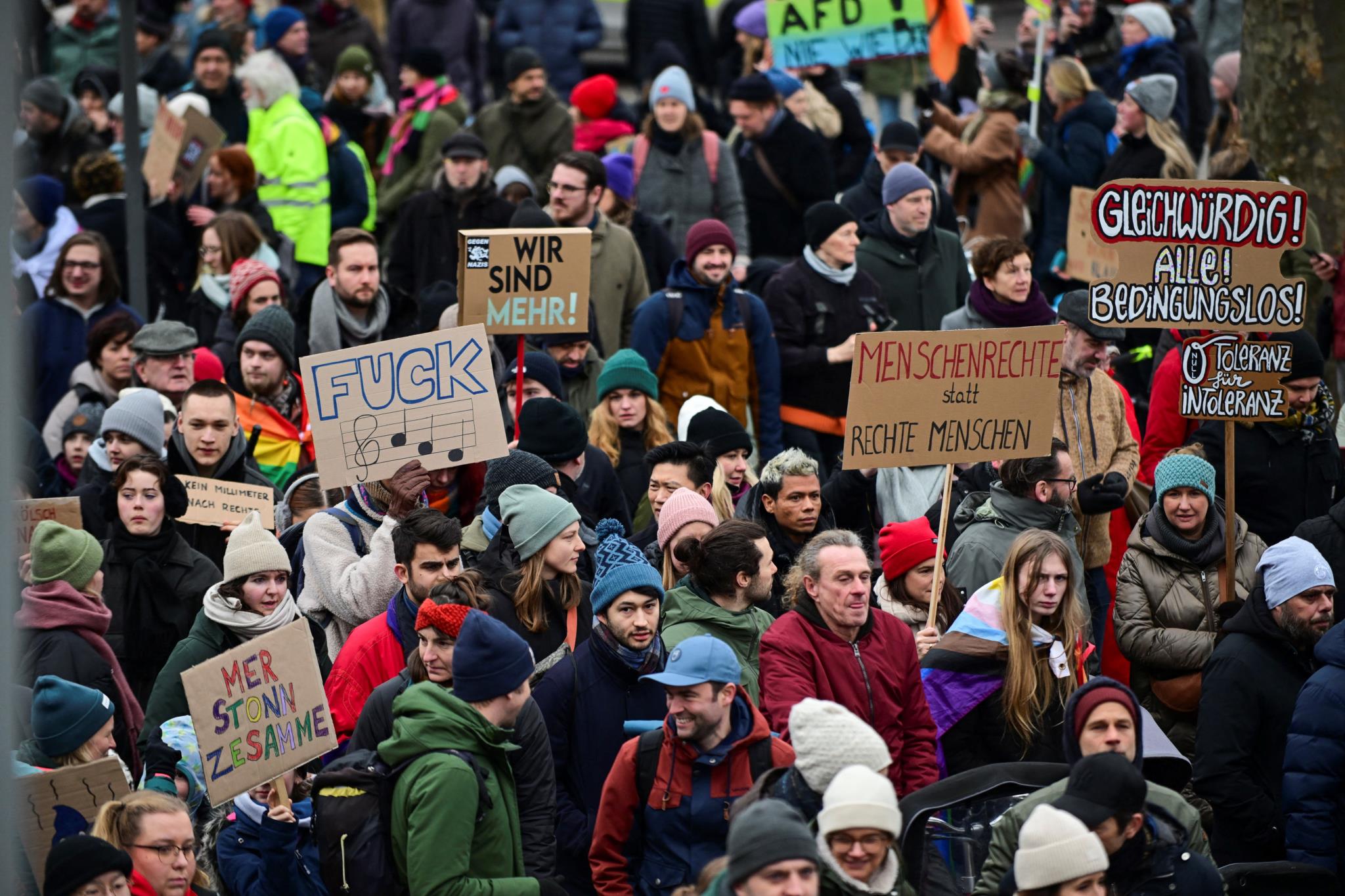 „Sei kein Nazi, sei glücklich“.  Deutsche protestieren in 100 Städten gegen Rechtsextreme |  Fotogallerie