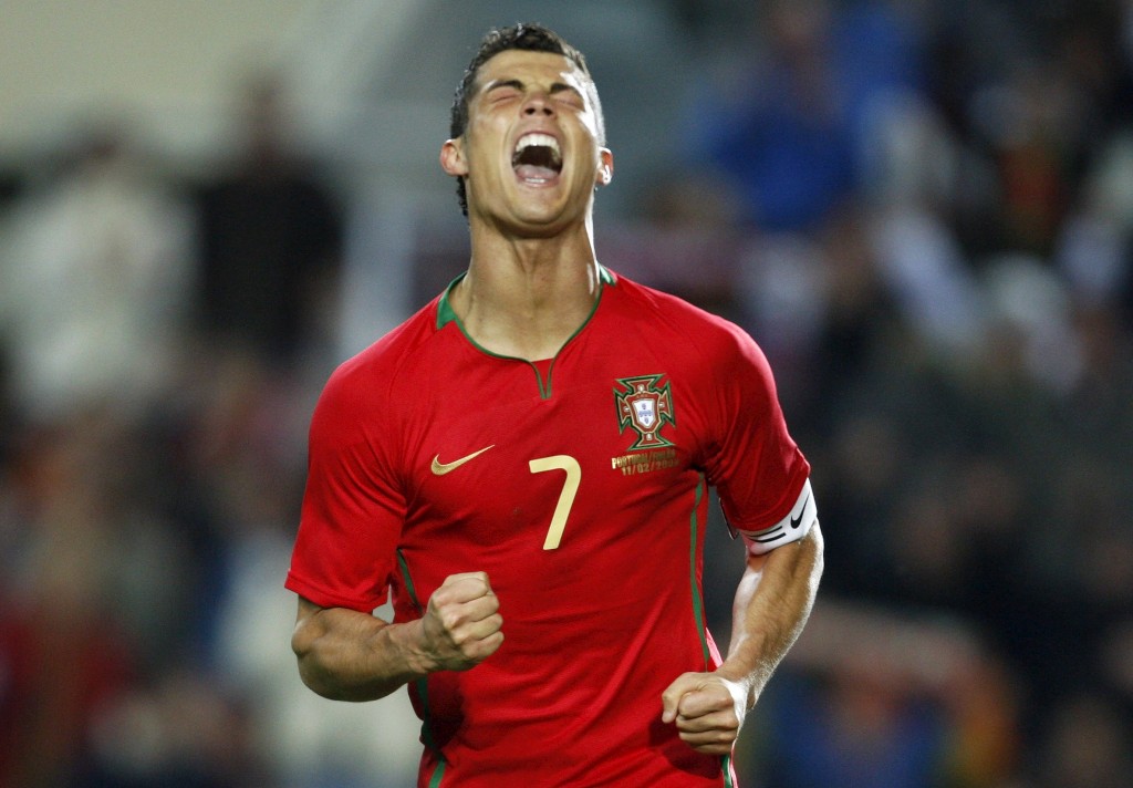 Cavaco Silva Vai Condecorar Cristiano Ronaldo Um Simbolo De Portugal No Mundo Cristiano Ronaldo Publico