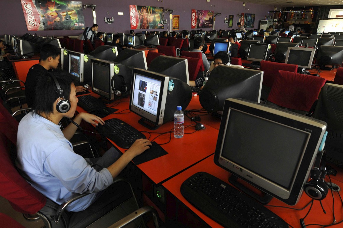 Китайские интернет кафе. Green dam Китай интернет. China Internet Cafe.