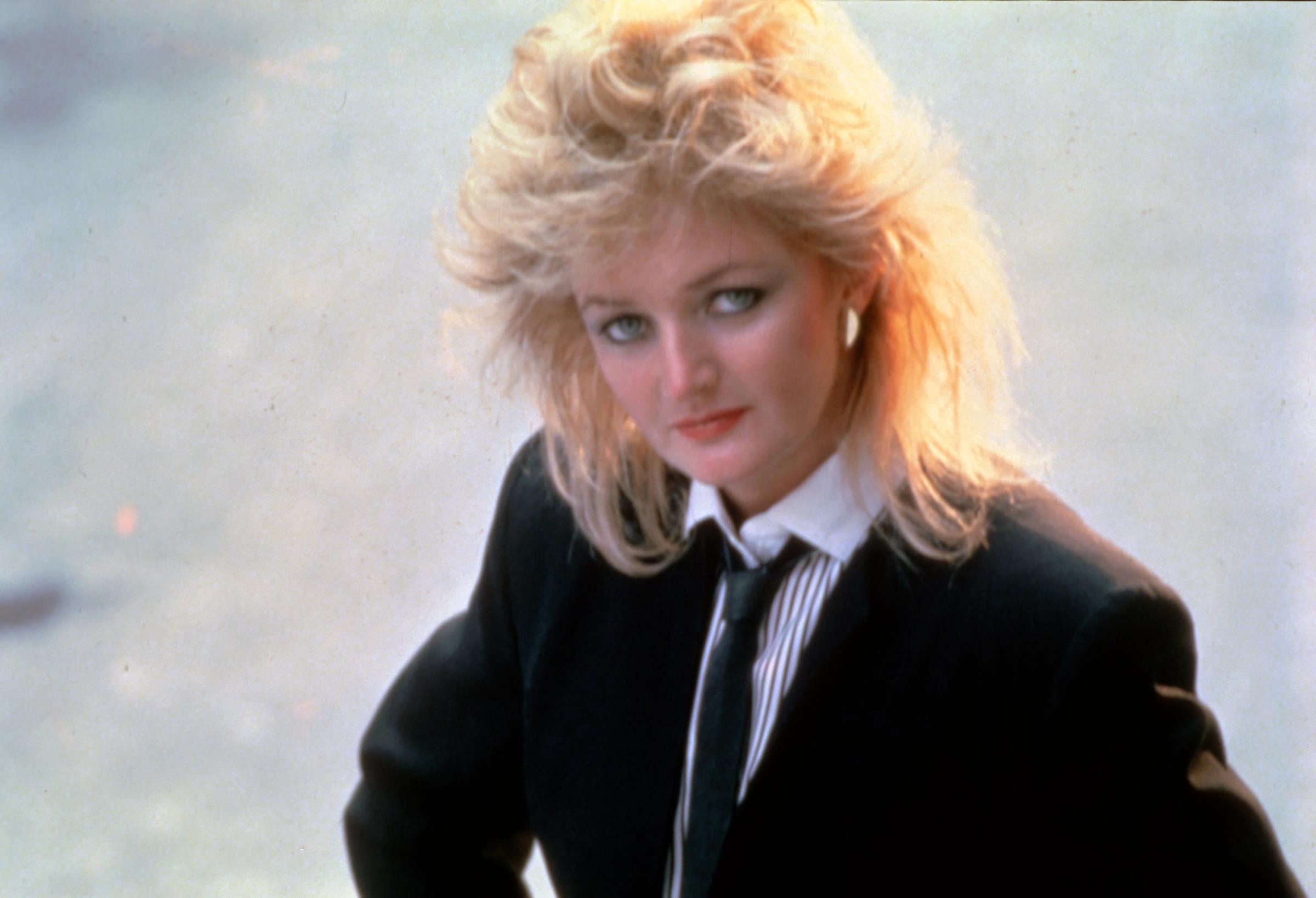 Bonnie Tyler foi também um ícone da moda e, em 1983, no videoclip de um dos seus maiores sucesso, <i>Total eclipse of the heart (turn around)</i>, usou fato e gravata